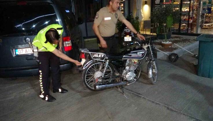 Manavgat’ta abartılı egzozlu ehliyetsiz iki motosikletliye 100 bin TL üzerinde ceza