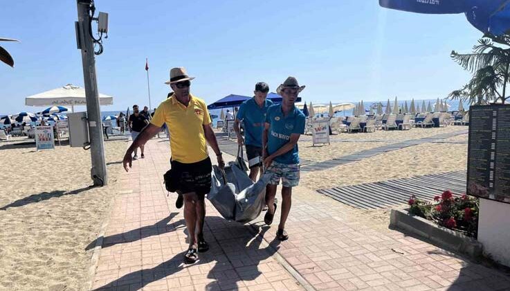 Alanya’ya tatile gelen Alman turist sahilde hayatını kaybetti