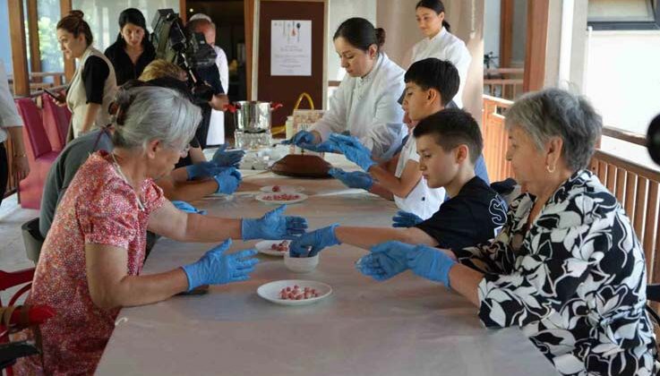 Antalya’da nineden toruna miras: Gülüklü çorbası buluşması