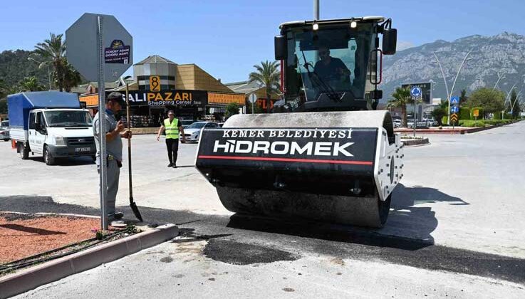 Elektrik altyapısı yenilenen Kemer’de yollar asfaltlanıyor