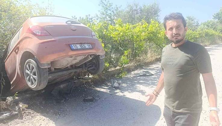 Virajı alamayan araçlar bahçeye uçuyor