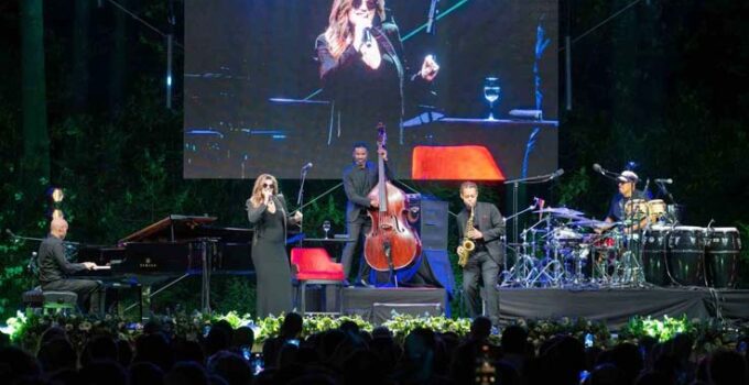 Anne olmaya hazırlanan Melody Gardot Antalyalı müzikseverlerle buluştu