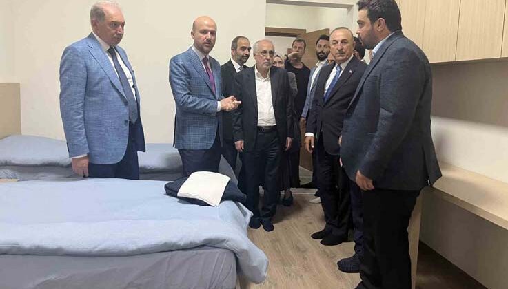 Bilal Erdoğan: “Öğretmenlerimize daha çok değer vermeliyiz çocuklarımızın öğretmen olmasını teşvik etmeliyiz”