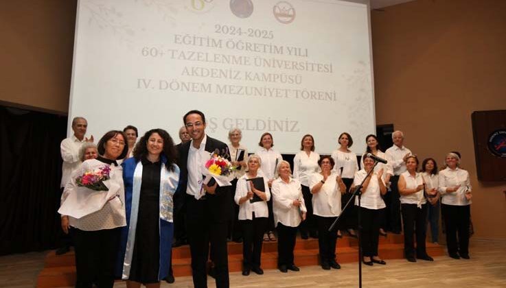 AÜ 60+ Tazelenme Üniversitesinde mezuniyet sevinci