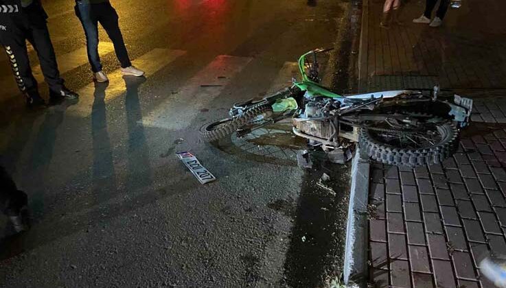 Gazipaşa’da ’U’ dönüşü yapıp motosikletle çarpışan aracın sürücüsü kaçtı: 1 yaralı