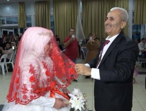 33 yıl sonra gelinlik ve damatlık giydiler