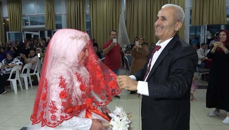 33 yıl sonra gelinlik ve damatlık giydiler