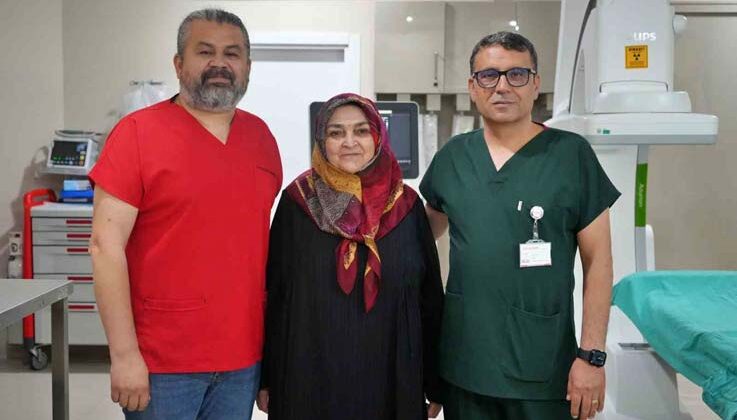 Antalya’da diz kireçlenmesine çift aşamalı tedavi: Yürüyemeyen hasta ayağa kalktı
