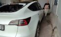 Serik’te dolu yağışı lüks otomobilin camlarını kırdı