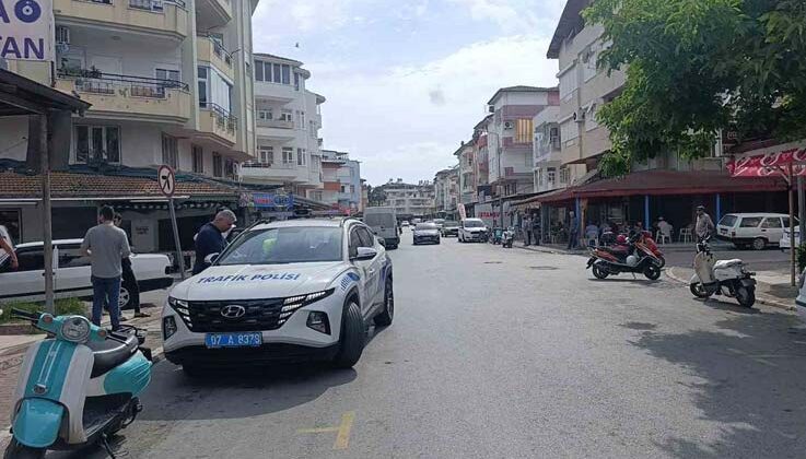 Kamyonete çarpmamak için frene bastı, elektrikli bisikletiyle devrildi: 1 yaralı