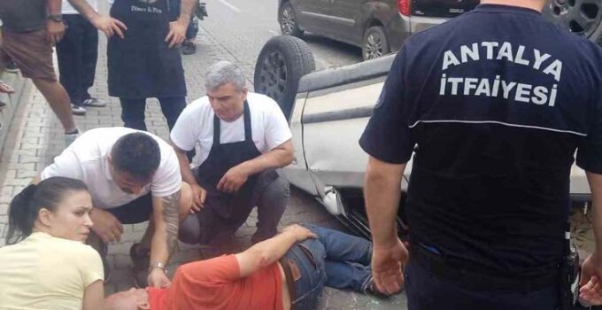 Alanya’da kontrolden çıkan kamyonet önce otomobile çarptı, ardından takla attı: 1 yaralı