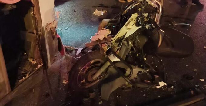 Alanya’da kırmızı ışıkta bekleyen otobüse çarpan motosikletin sürücüsü hayatını kaybetti