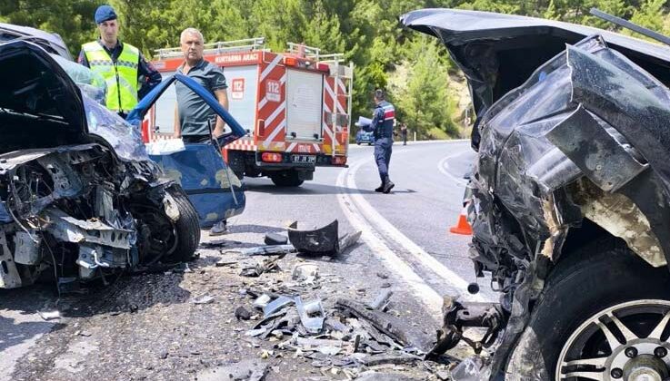 Antalya’da iki araç çarpıştı: 1 ölü, 2 yaralı