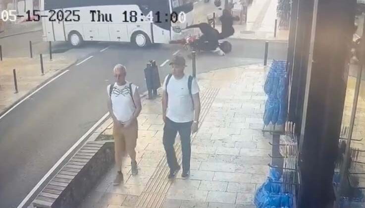 Antalya’da ters yönden çıkan otel servisi ile motosiklet çarpıştı: 1 ölü