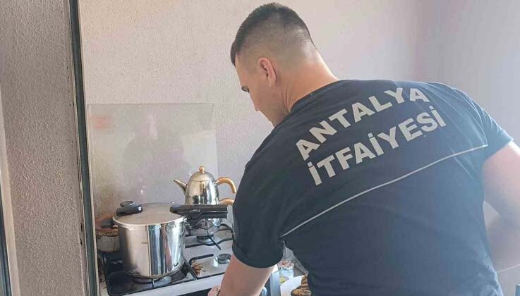 Ocakta unutulan düdüklü tencerenin dumanları itfaiyeyi alarma geçirdi