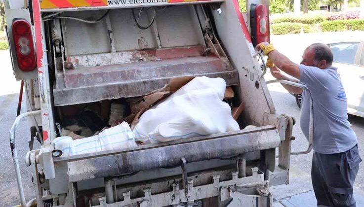 Otobüs Terminali’nde usulsüz taşınan 700 kilogram peynir çöp kamyonu çağrılarak imha edildi