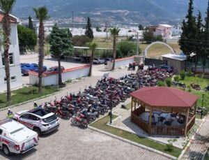 Kaş’ta motosikletlere yönelik huzur ve güven uygulamasında 145 araç trafikten men edildi