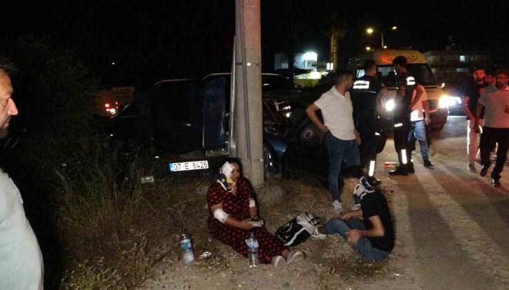 Tur aracıyla çarpışan Tofaş’taki 3 kişi yaralandı