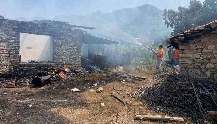 Yangında hem taştan yaptığı evini hem de biriktirdiği 80 bin lirayı kaybetti
