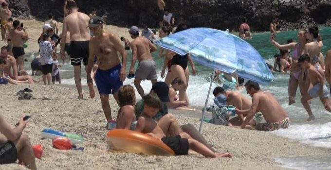 Alanya sahillerinde bayram yoğunluğu