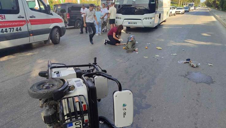 Serik’te otobüs ile elektrikli motosiklet çarpıştı: 2 yaralı