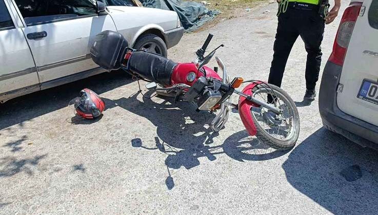 Manavgat’ta motosiklet hafif ticari araca çarptı: 1 yaralı
