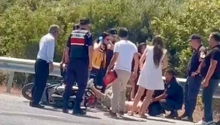 Antalya’da motosiklet devrildi, sürücü yaralandı
