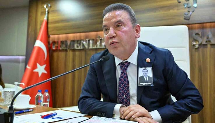 Başkan Böcek, Türkiye’nin en başarılı ikinci belediye başkanı seçildi