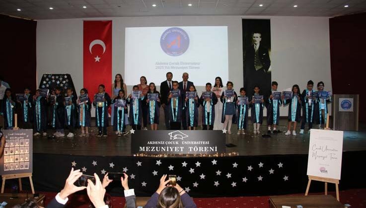 Akdeniz Çocuk Üniversitesi’nde mezuniyet coşkusu