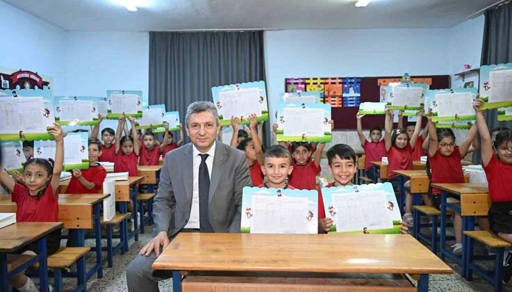 Antalya’da 485 bin 783 öğrenci karne heyecanı yaşadı