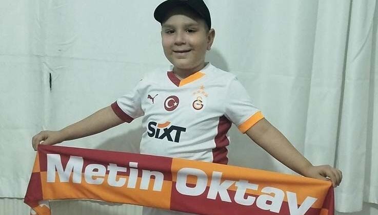 Lösemi hastası minik Mustafa’nın Galatasaray formasıyla hayali gerçekleşti