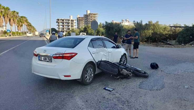 Otomobille çarpışan motosiklet sürücüsü yaralandı