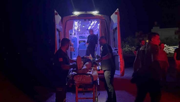 Gazipaşa’da motosiklet park halindeki otomobile çarptı: 1 ağır yaralı