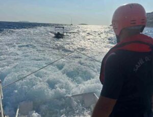 Antalya’da arızalanan teknedeki 2 kişinin imdadına Sahil Güvenlik ekipleri yetişti