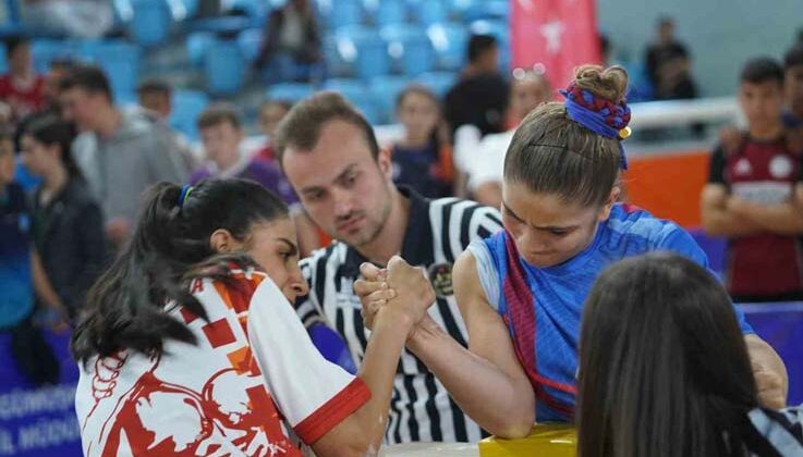 Taşımalı köy okulu öğrencisi Antalyalı Ayşe, Türkiye şampiyonu oldu