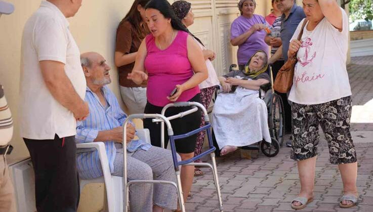 Antalya’da yangın paniği, apartman dumanla kaplandı, yaşlı çift kurtarıldı