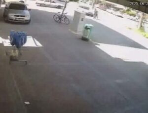 Aniden yola fırlayan bisikletli karşısında sürücünün son anda ki tepkisi kameraya yansıdı