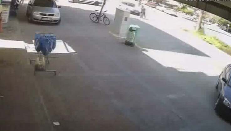 Aniden yola fırlayan bisikletli karşısında sürücünün son anda ki tepkisi kameraya yansıdı