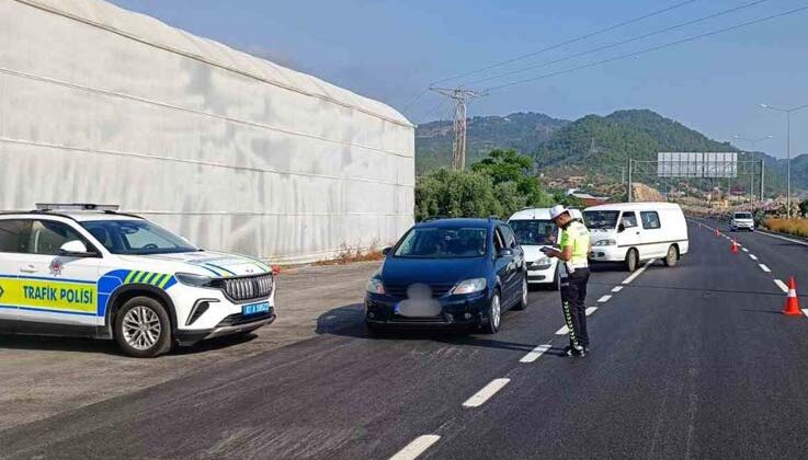 Antalya’da 2 haftada 33 bini aşkın sürücüye ceza kesildi