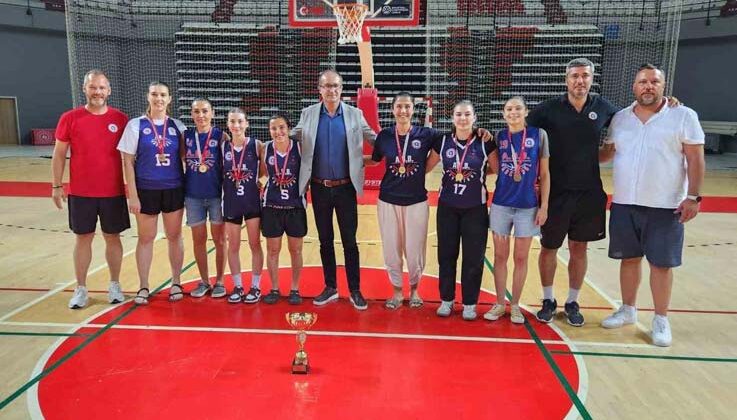 Antalya Büyükşehir Belediyesi, Büyük Kadınlar Kategorisi’nde şampiyon oldu
