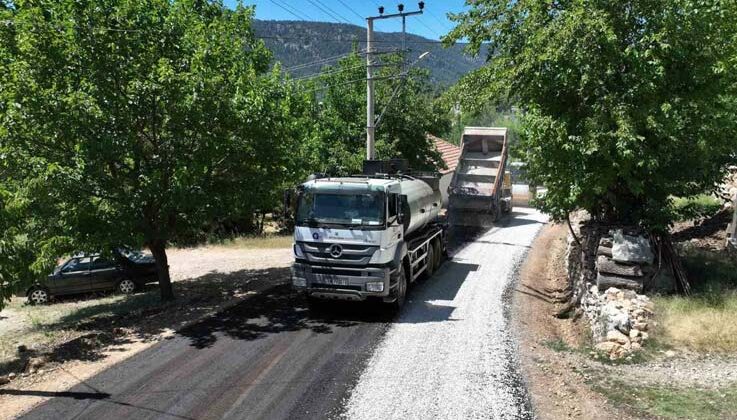 Kaş Beldibi ve Sütleğen Grup Yolu asfaltlanıyor