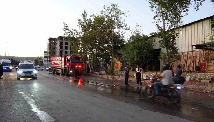Antalya’da mobilya atölyesindeki yangın büyümeden söndürüldü