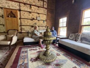 Atalarından kalan tarihi ’düğmeli evi’ restore edip turizme kazandırdı