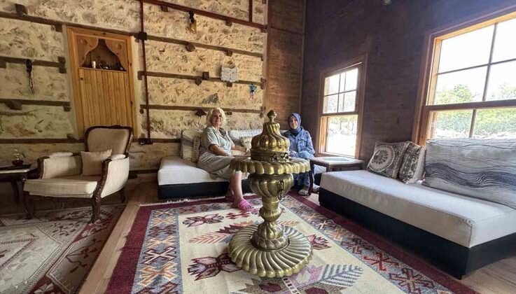 Atalarından kalan tarihi ’düğmeli evi’ restore edip turizme kazandırdı
