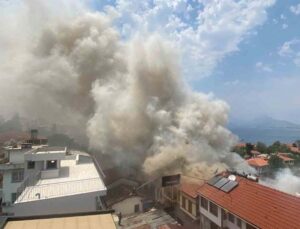 Antalya Kaleiçi’nde yangın