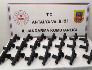 Antalya’da ruhsatsız 21 tabanca ele geçirildi, 1 kişi tutuklandı