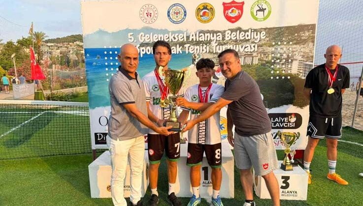 Alanya Belediyespor ayak tenisi turnuvası sona erdi