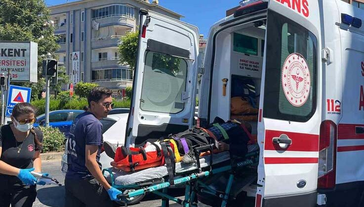 Alanya’da motosiklet ile otomobil çarpıştı: 1 yaralı