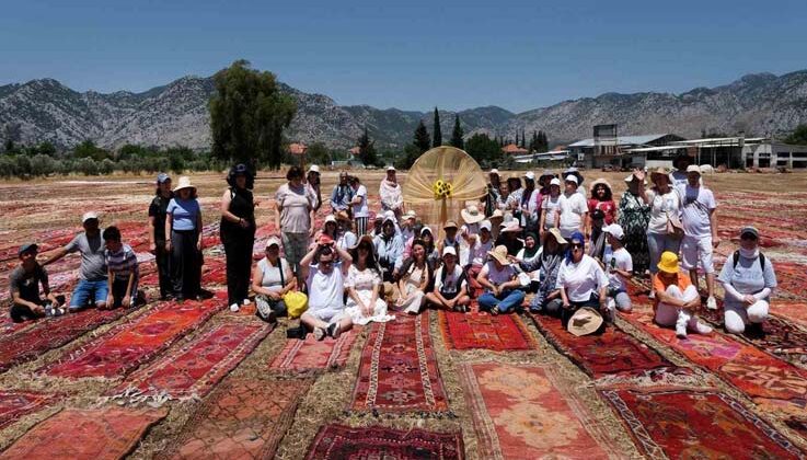 Özel gereksinimli çocuklar, kilim tarlalarını gezdi