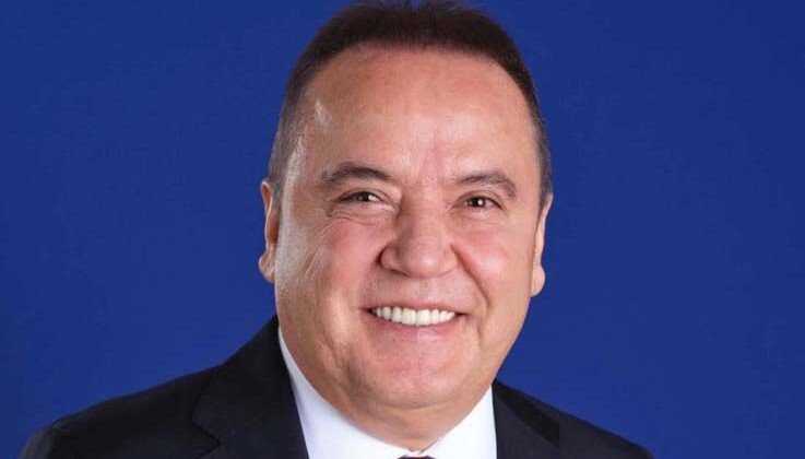 Böcek’ten belediye çalışanlarına: “Antalya için çalışmaya devam edin. Hiçbir eksik bırakmayın”